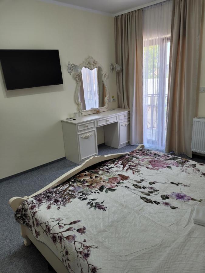 Готель Lotus Boutique Дева Екстер'єр фото